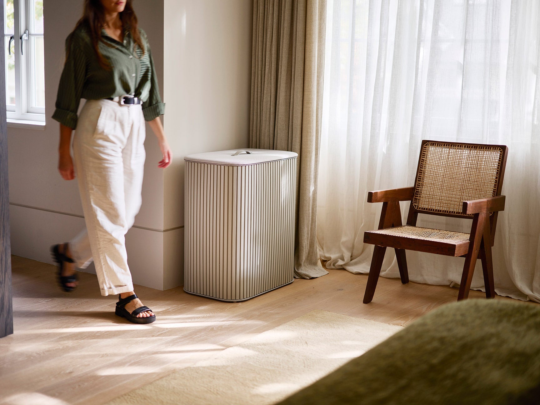 Tota Twin Luxe 90L Wäschetrennkorb mit zwei Fächern mit naturfarbenem Bambus-Finish