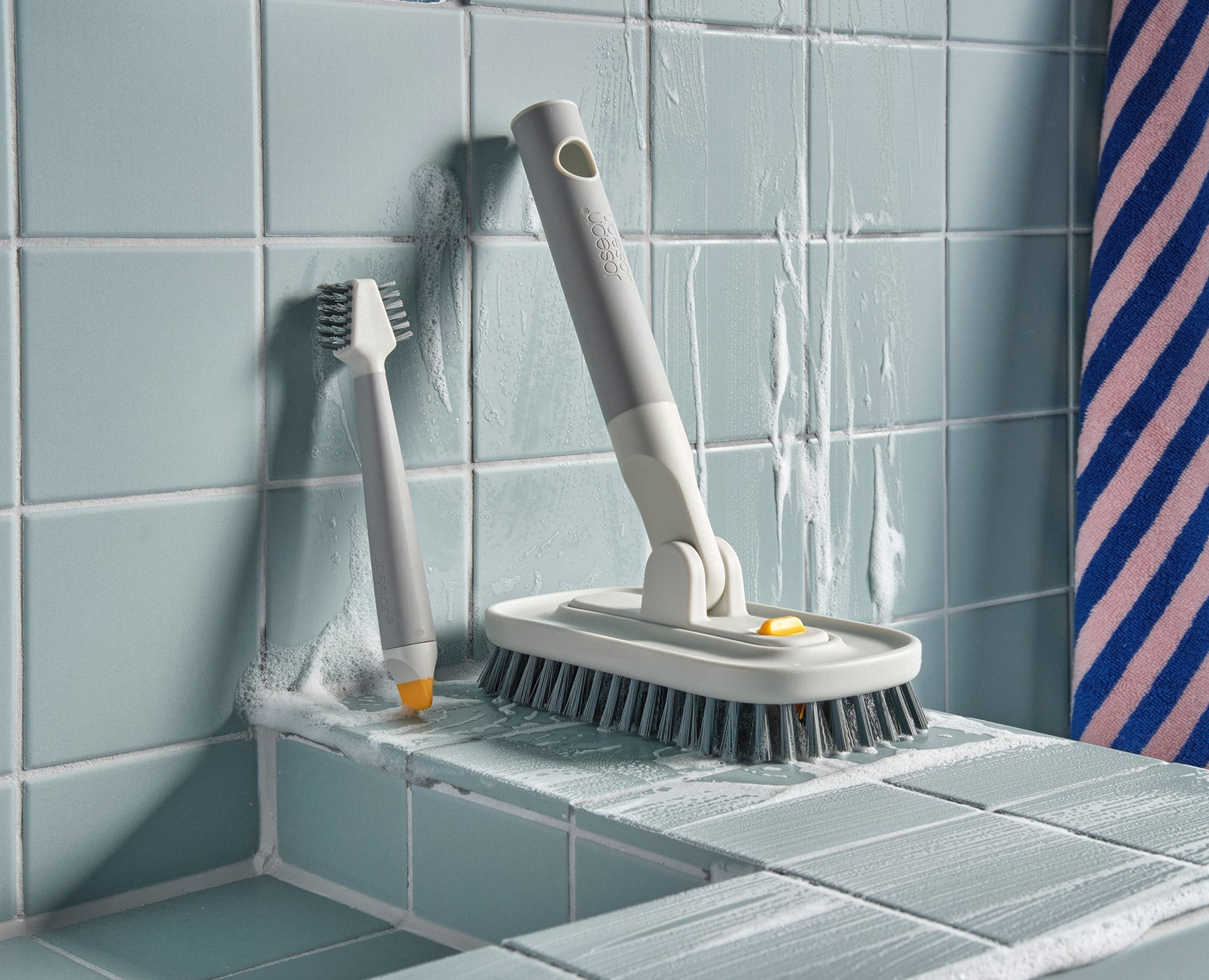 CleanTech™ Bürstenset mit Scheuerbürste und Fliesenbürste