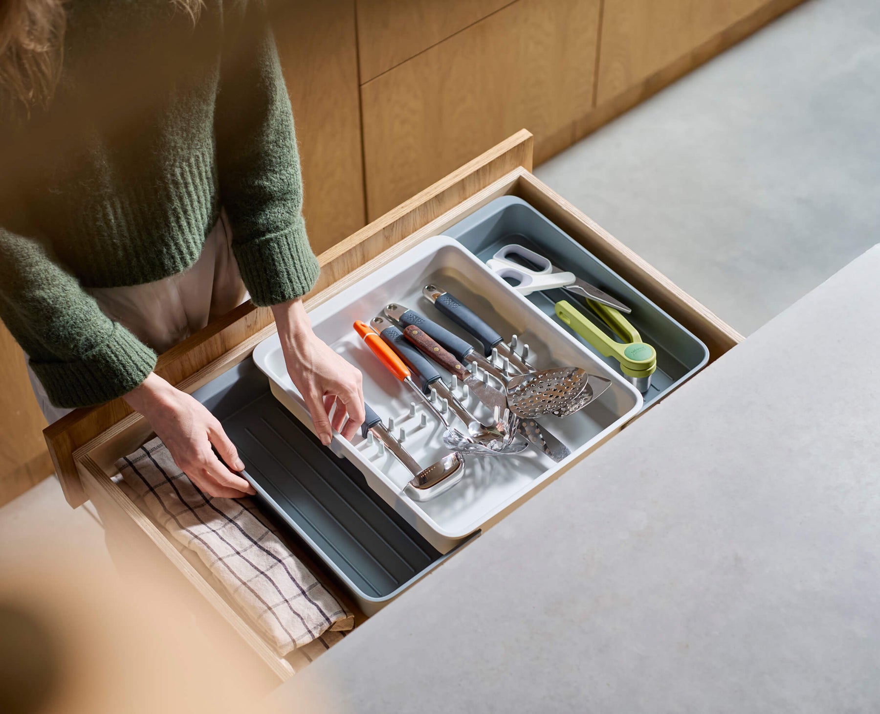 DrawerStore™ Erweiterbarer Küchenzubehör-Organizer aus recyceltem Plastik
