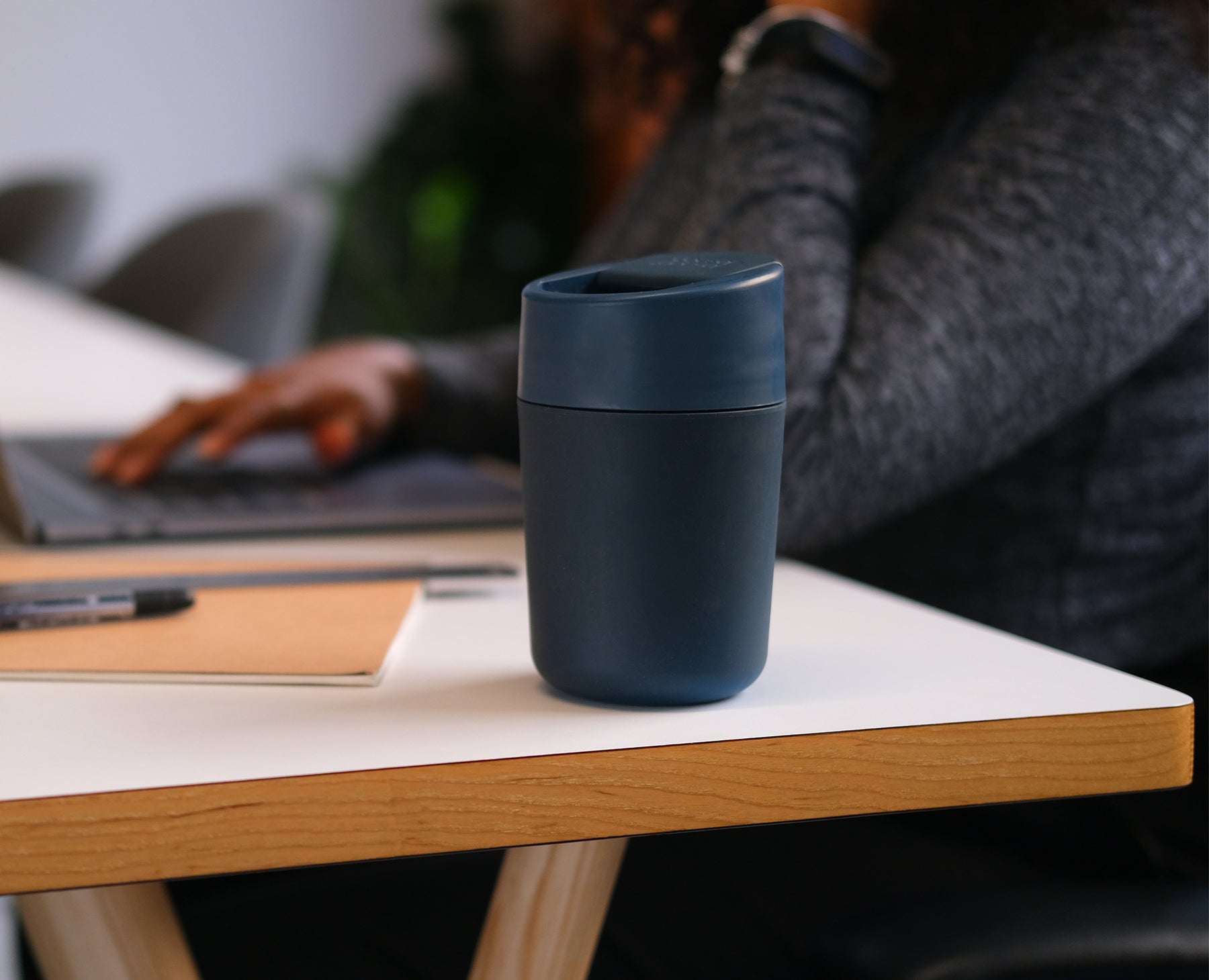 Sipp™ Reisebecher mit Klappdeckel - 340 ml