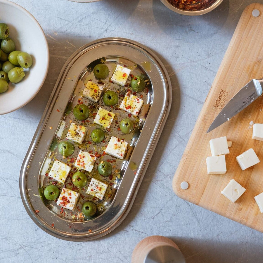 Käseplatte im Schachbrettmuster