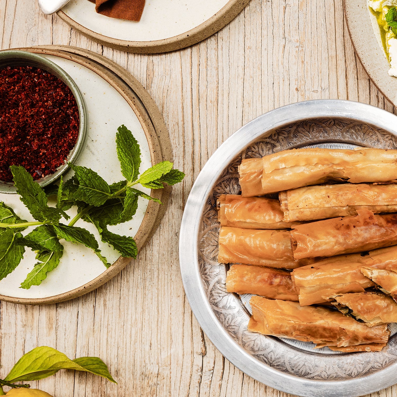 Sertaç Diriks Sigara Börek mit Anchovis und Mangold