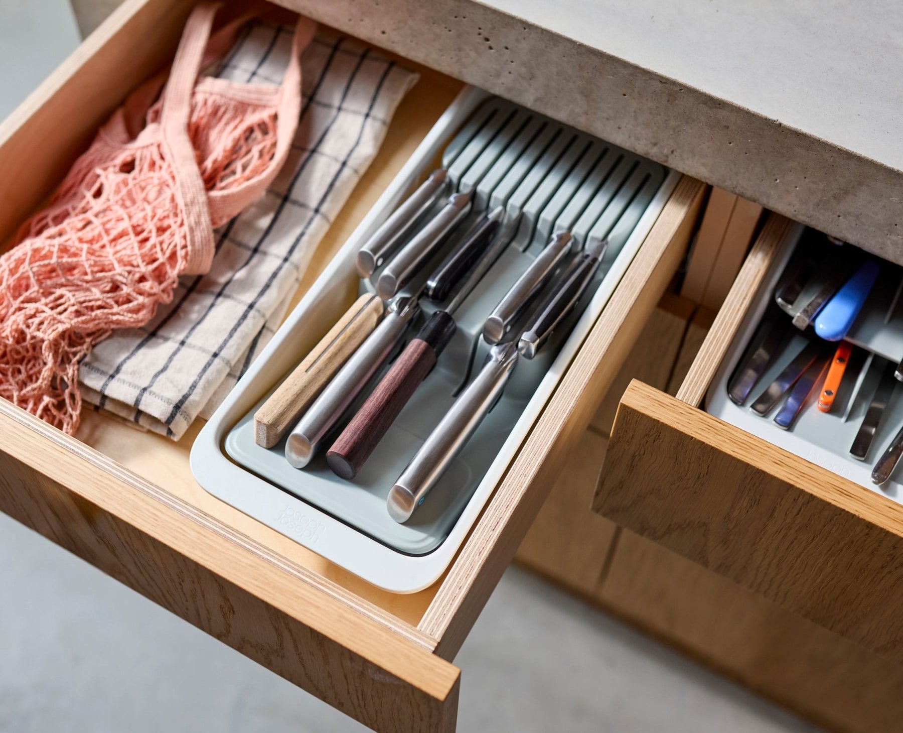 DrawerStore™ Kompakte stufige Messeraufbewahrung aus recyceltem Plastik