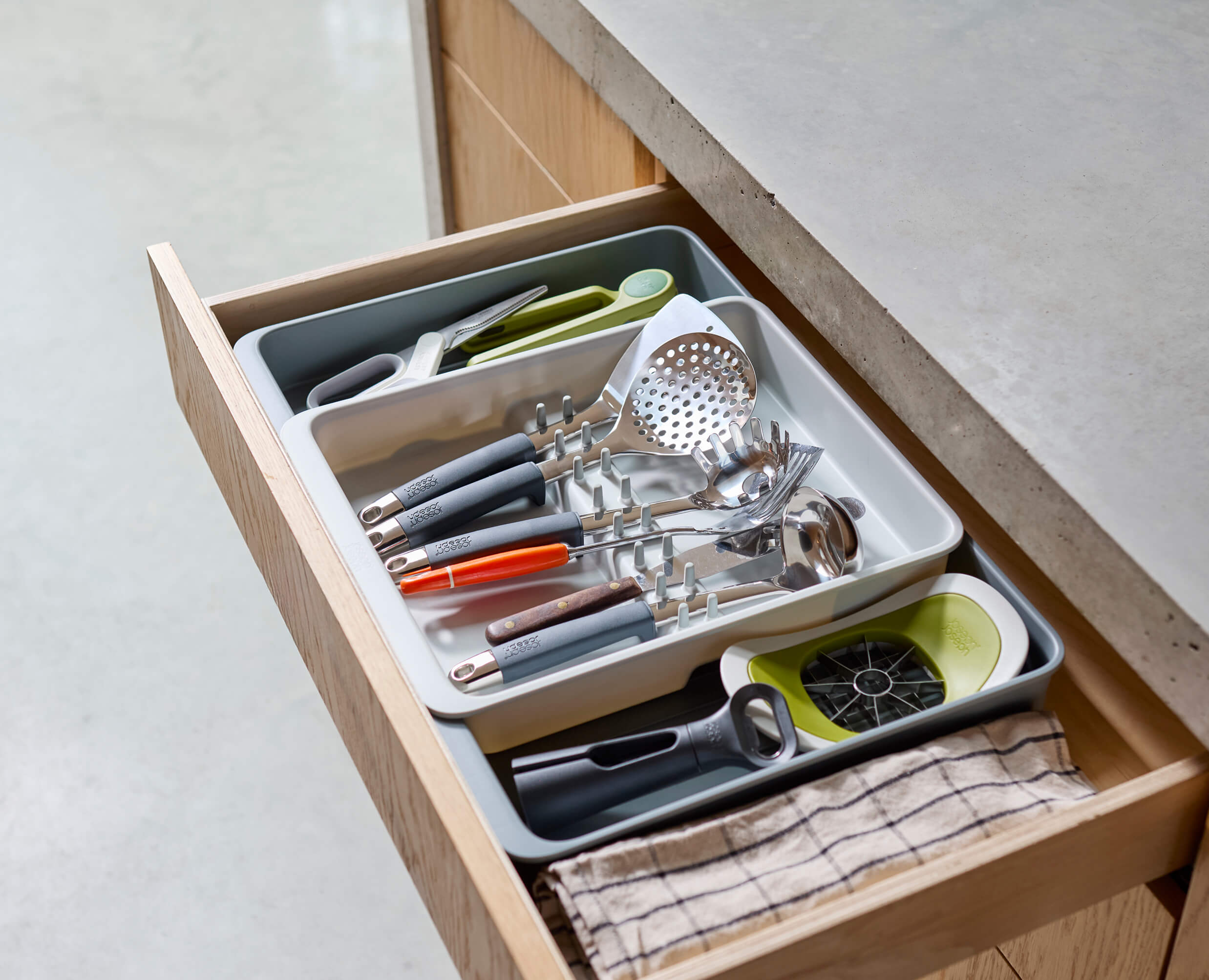 DrawerStore™ Expanding Utensil &amp; Gadget Organiser