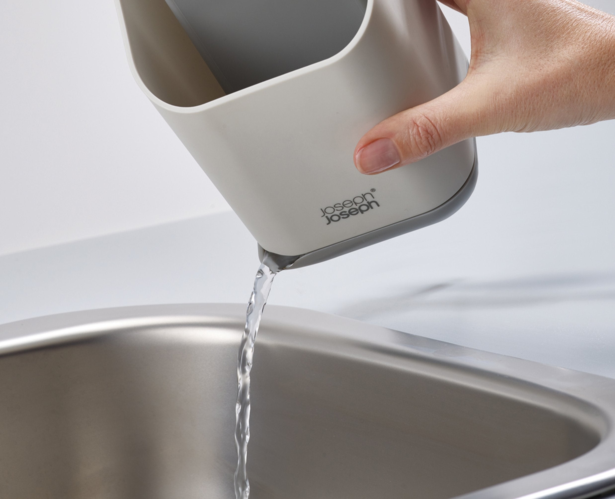 Integrated spout to empty water