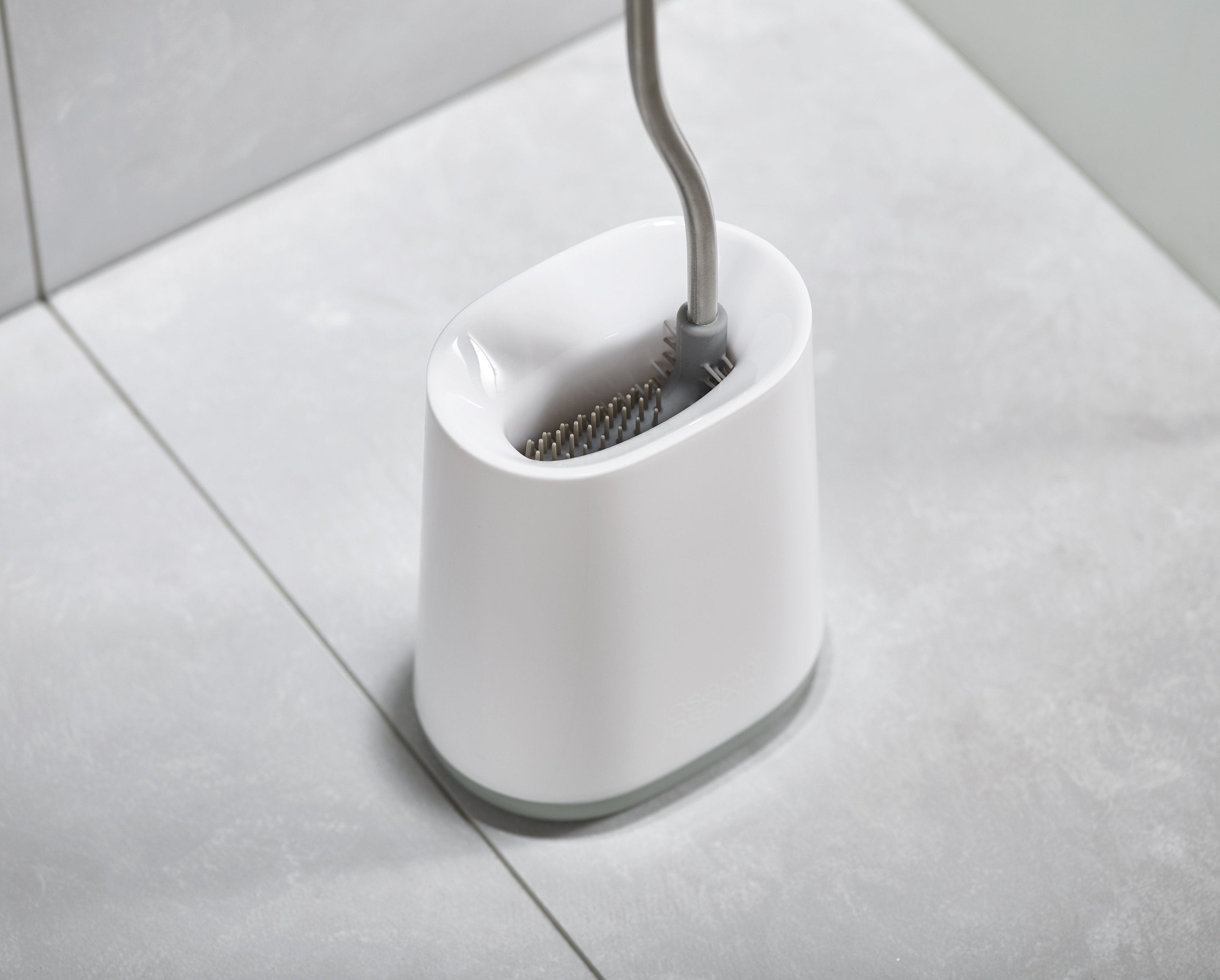Flex™ Lite Toilet Brush 2 Pack - Image 4